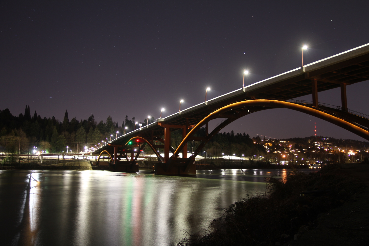 A photo of Sellwood Bridge at night